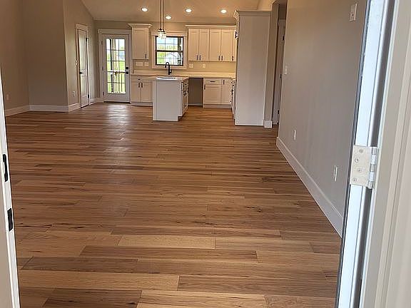 2nd image of 118 Haydens Trl