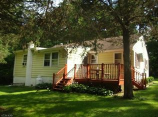 935 Five Points Ln E, Newton, NJ 07860