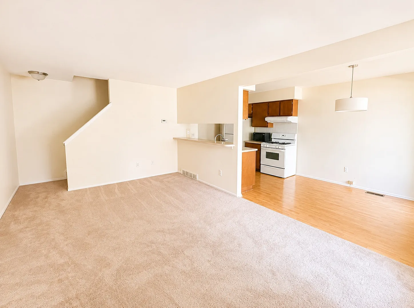 2 bed, 825 sqft, $1,895 — Photo 2