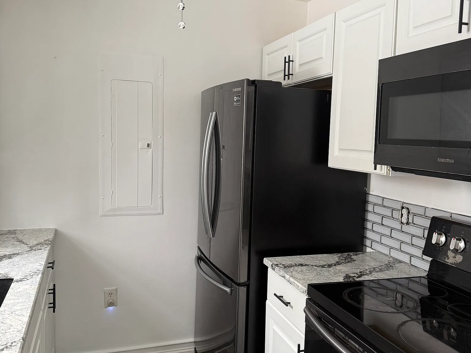 3 bed, 1.5 bath, 1129 sqft, $2,975 — Photo 4