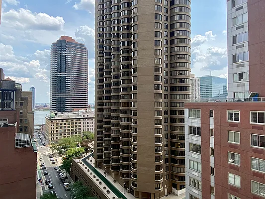 Rented by RELO REDAC INC. | media 9