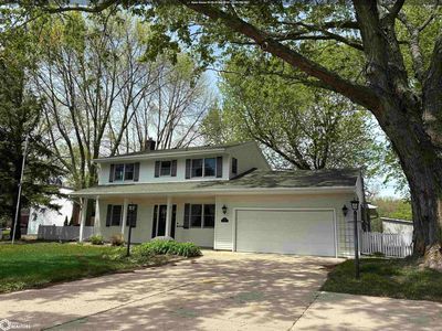 408 Orchard Ln, Clear Lake, IA, 50428