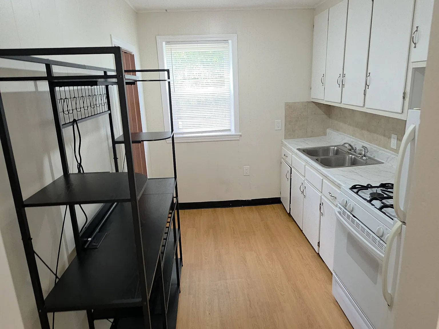 1334 S Main St — Photo 2
