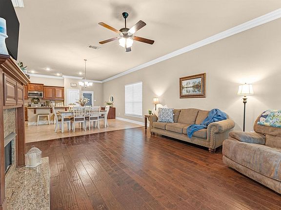 4th image of 3797 Union Dr