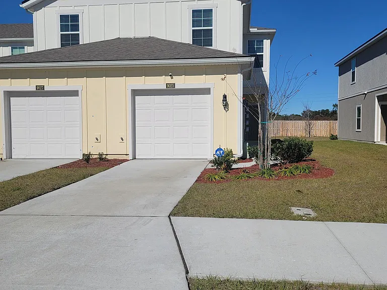 9025 Gifford Dr — Photo 1