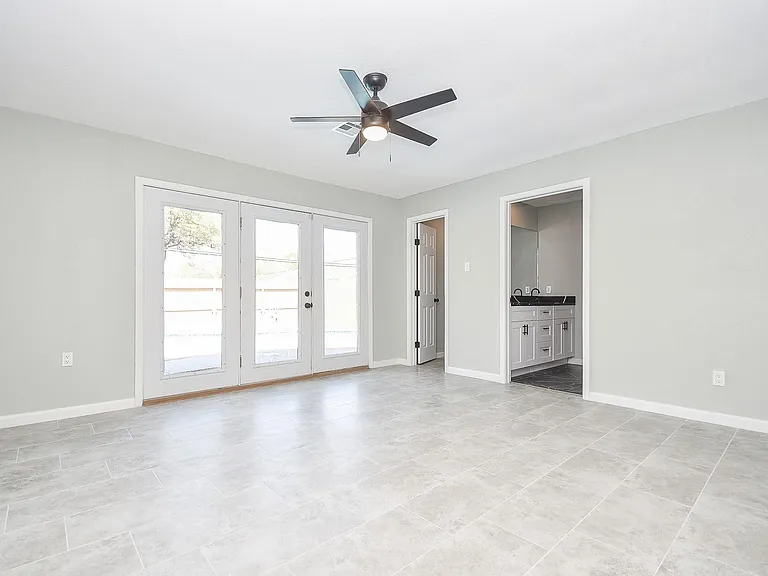 5850 Duxbury St — Photo 23