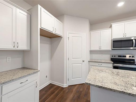 5th image of 104 Windmill Ct