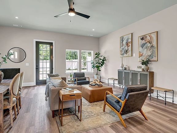4th image of 1228 Valerie Ln
