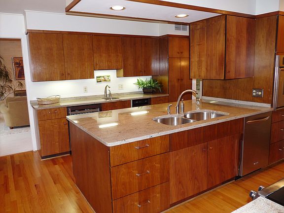 4th image of 15 Regent Dr