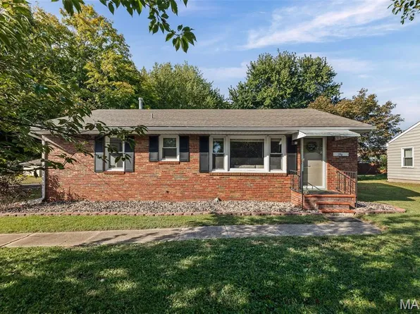 196 W Airline Dr, East Alton, IL 62024