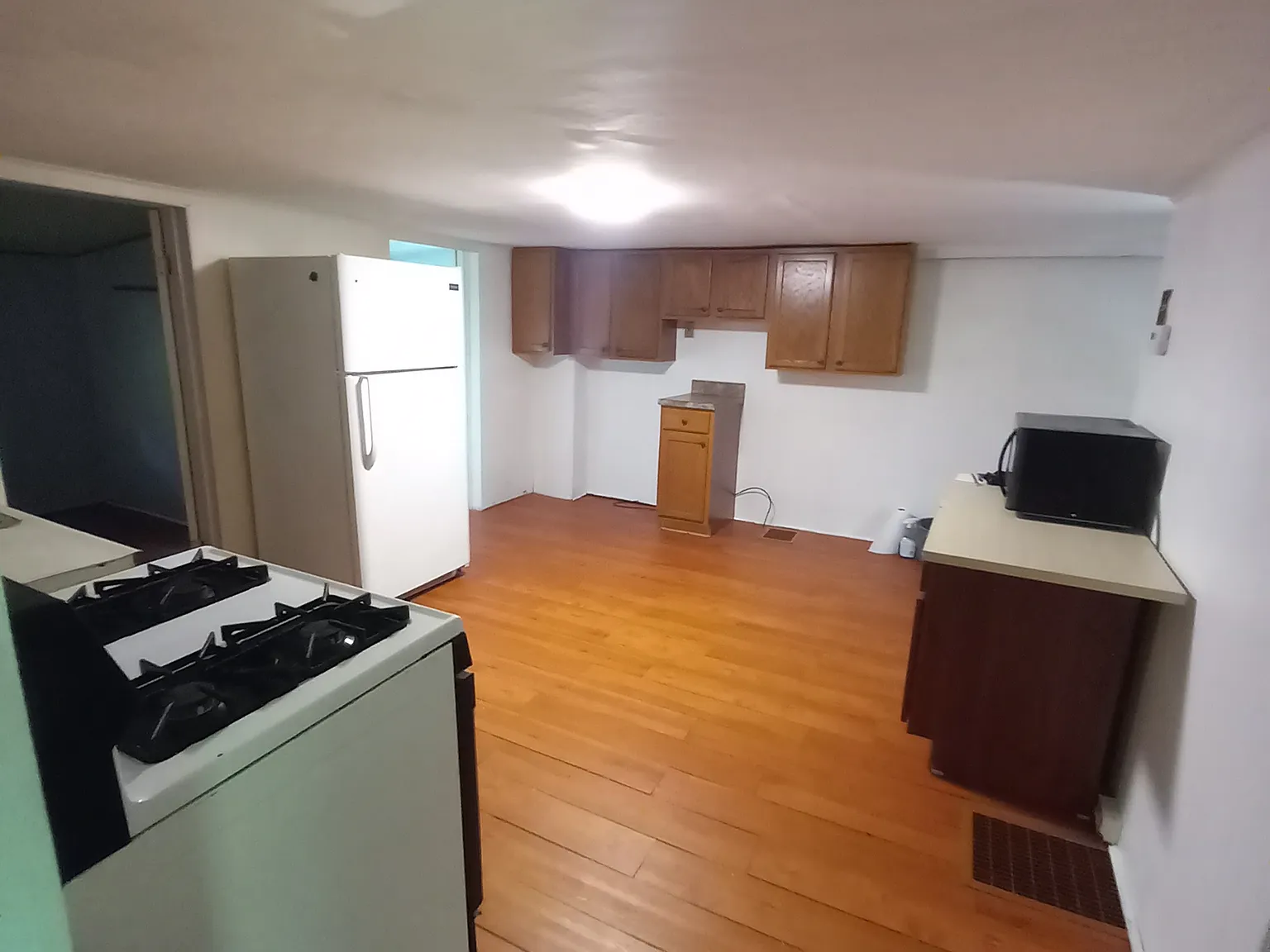 2 bed, 1000 sqft, $1,200 — Photo 3