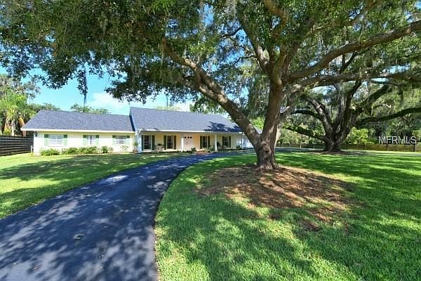 1st image of 145 Bearded Oaks Dr