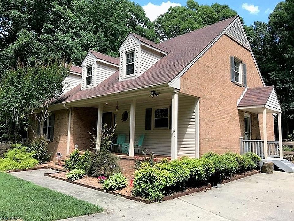 1st image of 15 Edinborough Ct