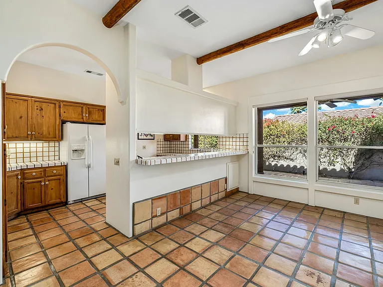53180 Avenue Madero — Photo 8