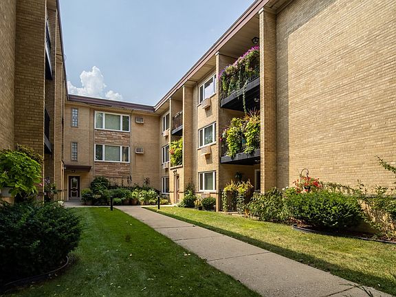 3rd image of 3552 N Oleander Ave APT 104