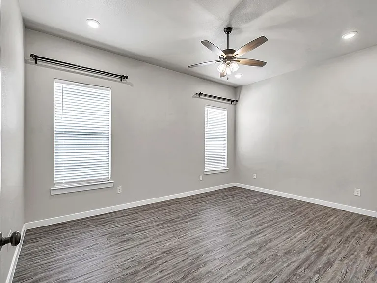 5910 Purtis Creek Dr — Photo 18