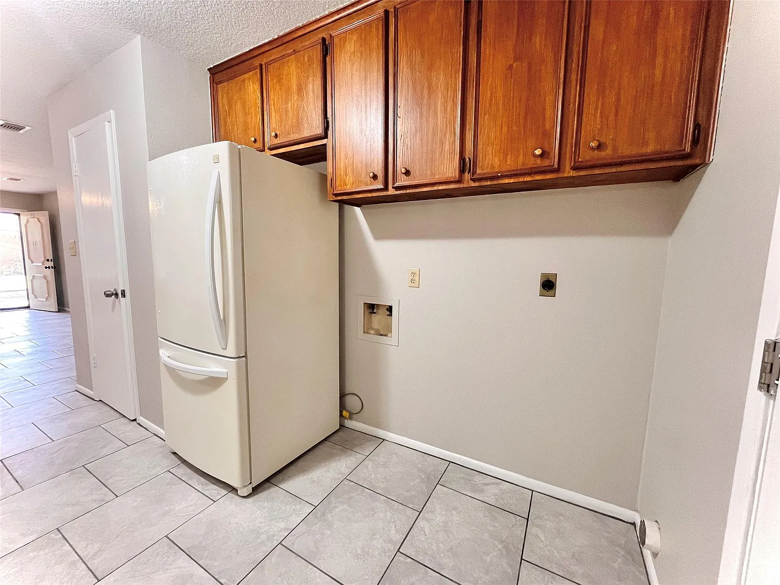 2 bed, 1.0 bath, 927 sqft, $1,100 — Photo 4