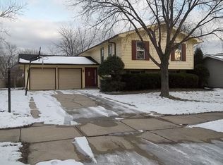 144 S Schmidt Rd, Bolingbrook, IL 60440