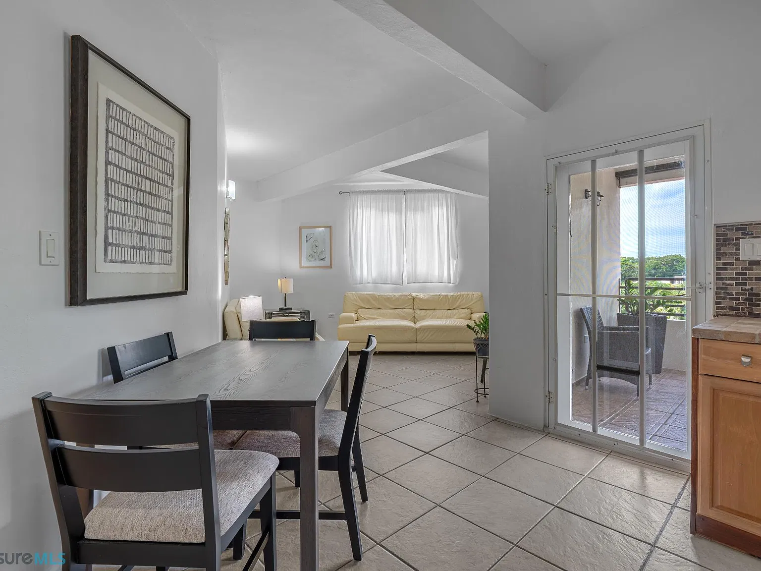 2 bed, 1.0 bath, 900 sqft, $2,000 — Photo 2