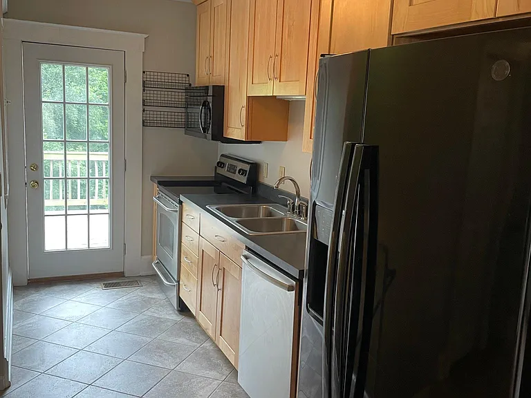 735 S Grand Ave — Photo 8