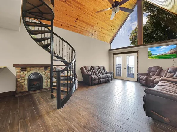 23 Hicks Mountain Rd, Lone Wolf, OK 73655