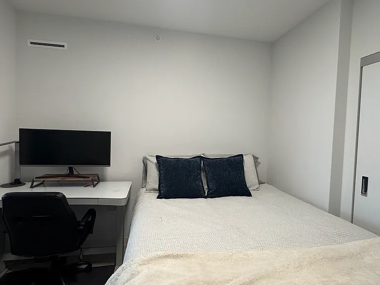 987 Queen St #2011 — Photo 13