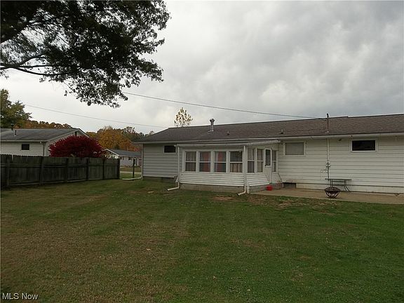 4th image of 72 Sandy Ln