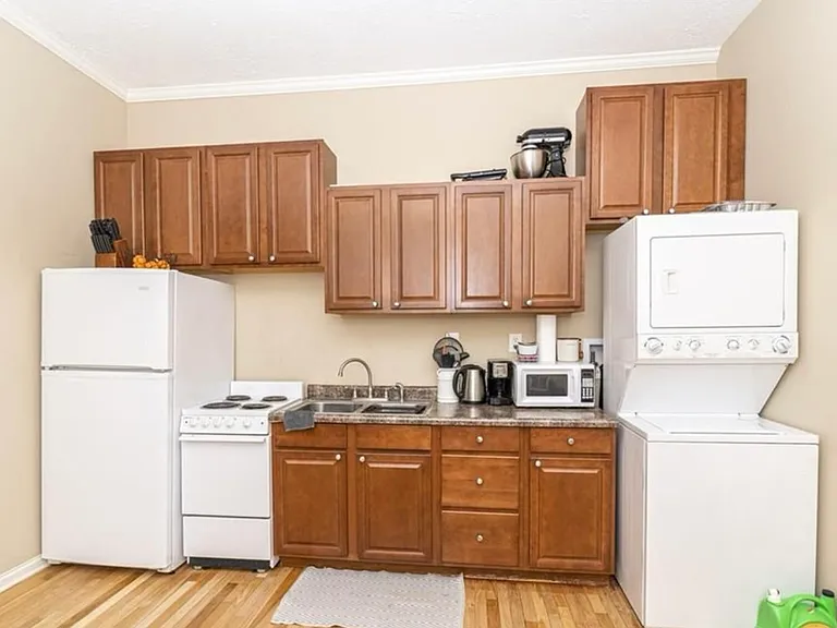 828 Camp St #A — Photo 8