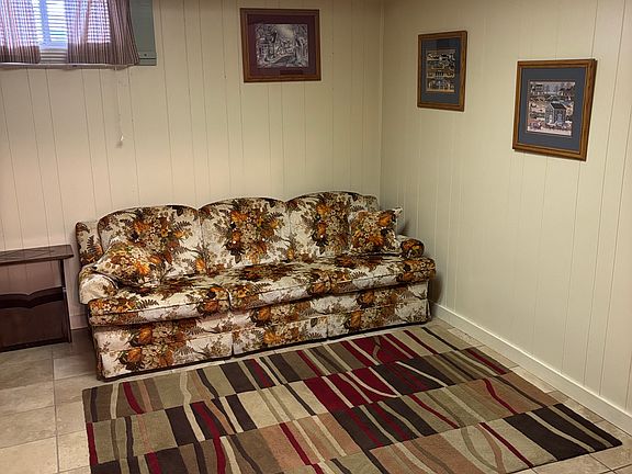 3rd image of 401 Onyx St #3