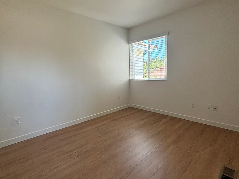2607 Luciernaga St — Photo 11
