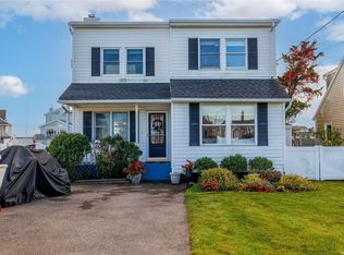 44 Lyndale Ct, Shirley, NY 11967
