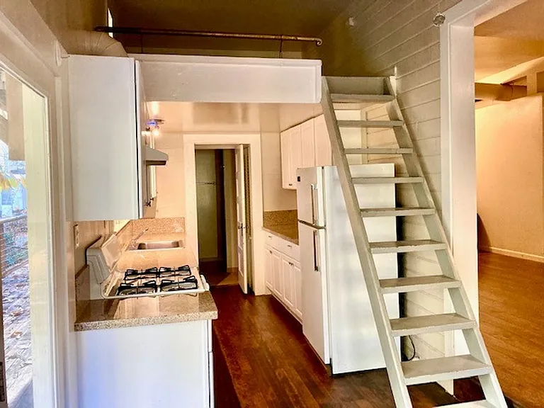 329 S Pine St #B — Photo 2
