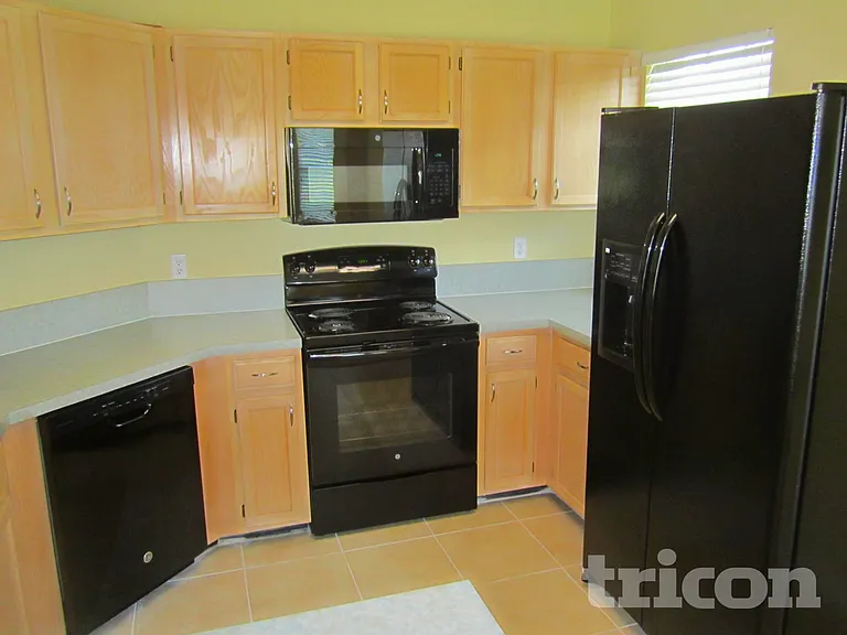 3042 Waters View Cir — Photo 7