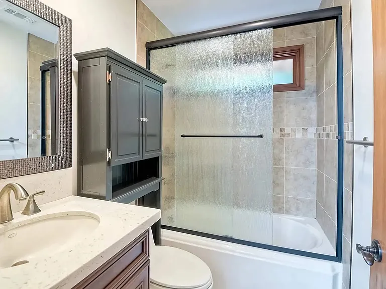 610 Amphitheatre Dr — Photo 21