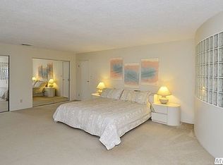 47 Villanova Ln, Dix Hills, NY 11746