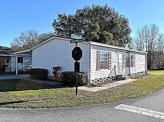 3rd image of 1110 Wisteria Dr