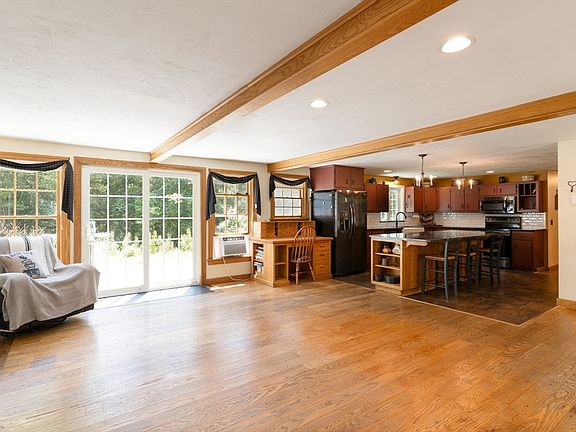 4th image of 501 Wine Rd