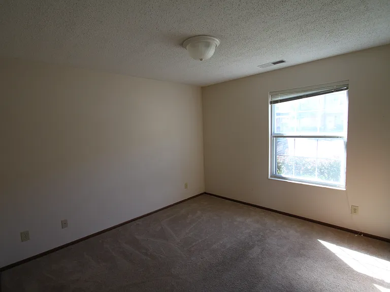 Oglebay Village Apartments — Photo 6