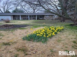 321 Lynwood Ln, Springfield, IL 62703