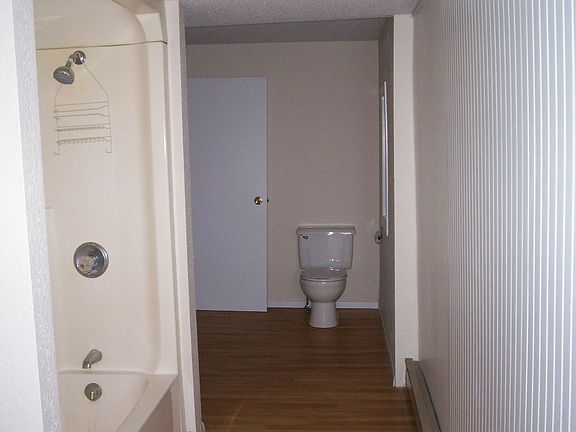 2nd image of 204 Ross Ave