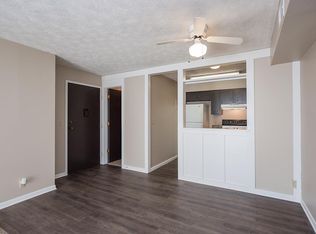 1126 F St #16, Lincoln, NE 68508