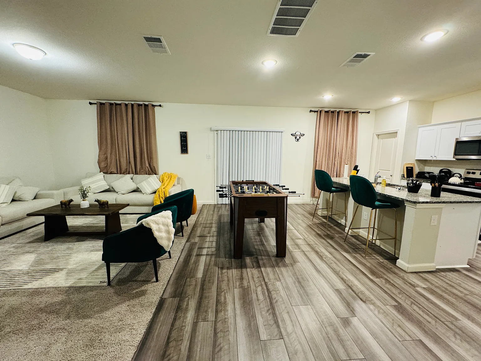 4 bed, $3,900 — Photo 3