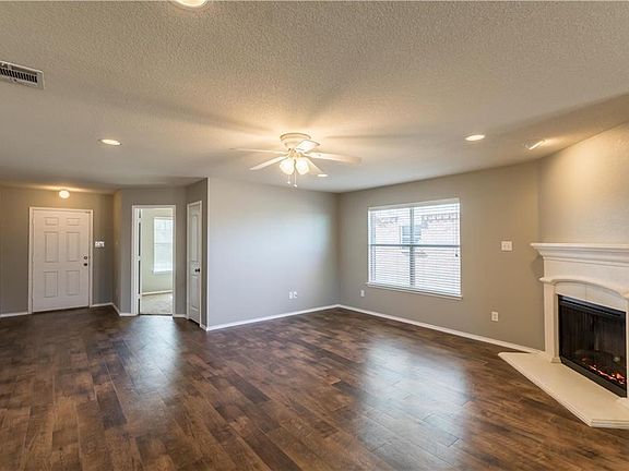 4th image of 632 Sparrow Dr