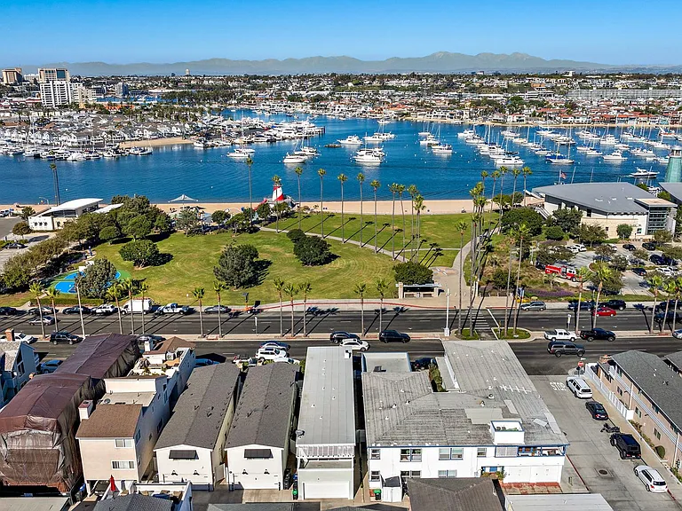 1707 W Balboa Blvd — Photo 25
