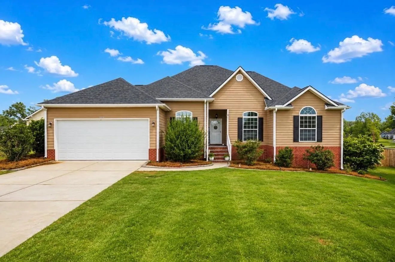 4 bed, 2198 sqft, $2,500 — Photo 1