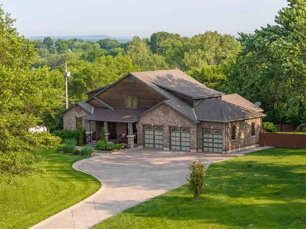 17492 Evans Rd, Tonganoxie, KS 66086