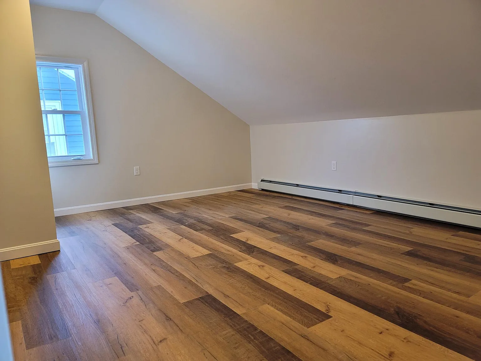 198 Manton Ave — Photo 3