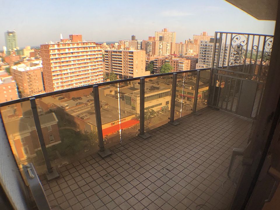 1st image of 13338 Sanford Ave #18C