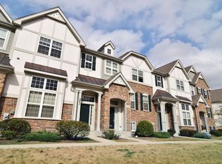 253 Garrett Cir, Carol Stream, IL 60188