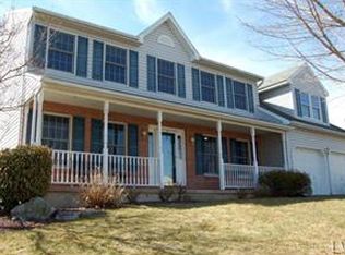 4060 Suncrest Ln, Bethlehem, PA 18020